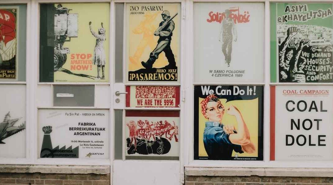 Affiche déco humoristique : pourquoi est-elle l&rsquo;accessoire indispensable pour pimper votre intérieur ?